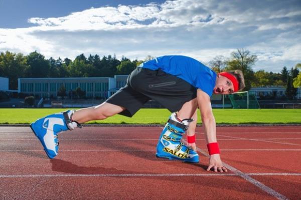 Alman Andrea Ortolf'un bir baka rekoru ise kayak botuyla 100 metreyi 17.65 saniyede koabiliyor. Bu da kendi alannda bir dnya rekoru