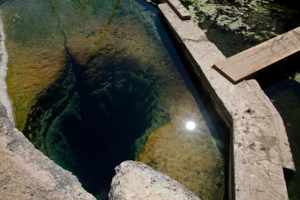 Merakllar arasnda ocuklarn da olduu dipsiz ukura her gn onlarca kii geliyor.
