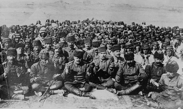 Osmanl Trk ve Arap askerler birlikte dua ediyor, Sina, Msr