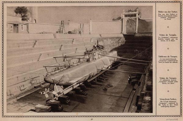 Trkler tarafndan yakalanan Fransz denizalts Turkuaz`n onarm yaplrken.