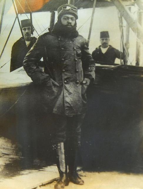 Dnyann ilk siyahi pilotu olan Ahmet Ali Efendi, 1916