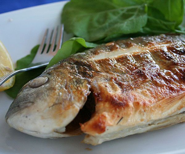 Balk ve deniz mahsulleri: Balk ve deniz mahsulleri salkl bir vcut iin en nemli gdalarn banda geliyor nk bunlar kalp ve damarlar iin son derece faydal olan omega-3 gibi doymu ya asitleri asndan ok zengin.