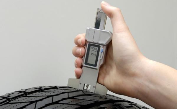 Lastiklerdeki eksik ya da fazla hava basnc ile aracn emniyetle durabilme mesafesi uzar. Yanl hava basnc, aracn yere tutunma yeteneini zayflatr, virajlar daha tehlikeli hale gelir.