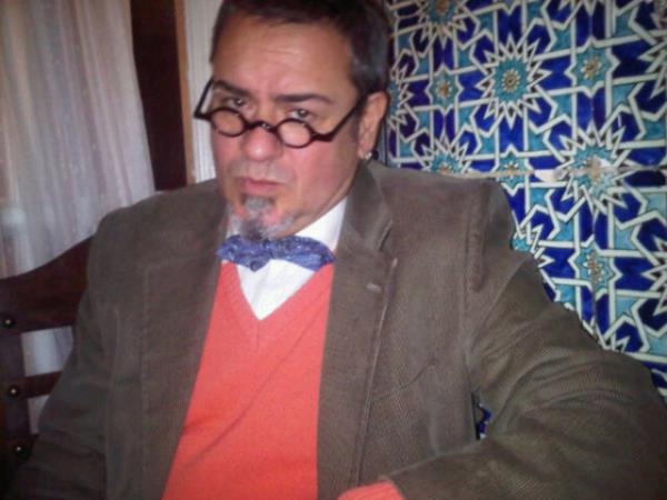 Moner<br>  Franszca&#8217;da dostum, azizim anlamna gelen bu hitap halk arasnda batl hayata zenen vatandalar arasnda ska zikredilmitir.