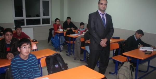 Hocam<br>  Eitim fakltelerinde kendilerini meslee hazrlamak amacyla sklkla kullanldn dndmz &#8216;hocam&#8217; hitabn ilk kim dier blmlere ve sosyal hayata tad bilmiyoruz ama kendilerine yln giriimci dln yolluyoruz.