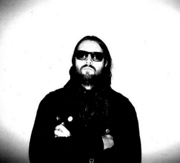 Adamm  <br>  Adam olmakla erkek olmak e anlamldr diyerek yola kp adamm yerine erkeim diyenlerin ok canlarnn yand, yanaca kanlmaz bir durum olup, birine adamm derken o adamn da adamlnn kalibresine bir bakmakta fayda vardr.