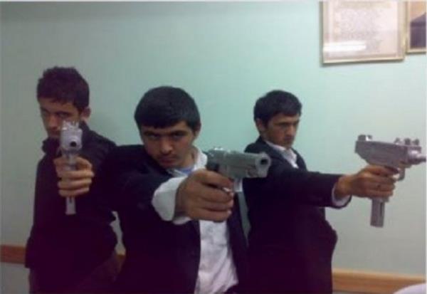 Bakan<br>  Bir itaat m yoksa arkadalk kelimesi mi olduu hala eitli platformlarda tartlan bu hitap kelimesini dilimize kimin soktuu bilinmiyor...