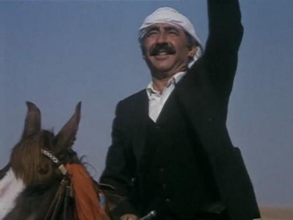 Aga<br>  zellikle lise yllarnda ademolunun kullanma arzusunda olduu &#8216;aga&#8217; kelimesi &#8220;Aga akam iki pes atar myz?&#8221; eklinde sklkla kullanlmaktadr.