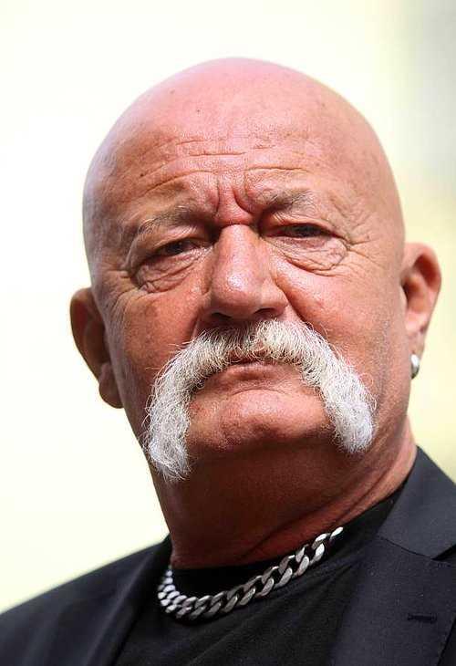 En son projesi lgn Dersane niversitede dizisiydi. 12 Haziran 2015 tarihinde 67 yanda hayatn kaybetti.