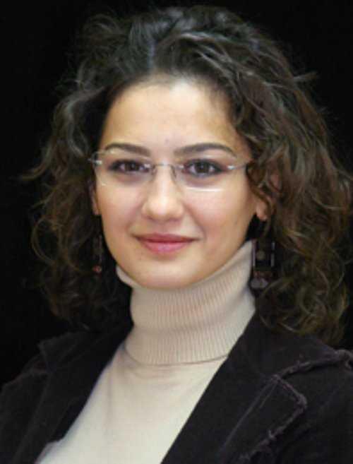 Sper Baba'nn ilk 39 blmnde Zeynep roln oynam, sonra konservatuar kazannca diziyi brakmak zorunda kalm ve en son FOX TV' de yaynlanan " MEMUR MUZAFFER " adl dizide " BAHAR " karakterini canlandrmtr.