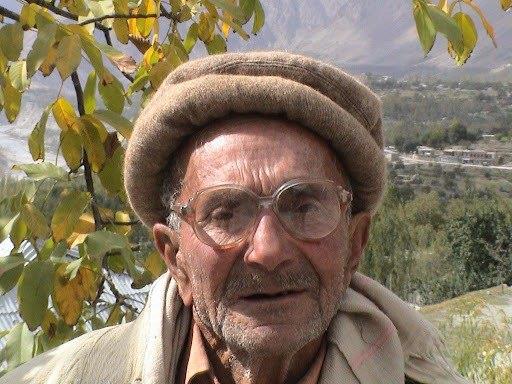 Yolun yarsnn 65 ya olduu bu toplulukta kadnlar, 65-70 yanda doum yapyor.