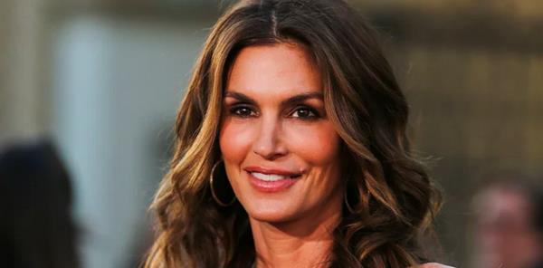 2. Cindy Crawford  <br>  Kimya Mhendislii