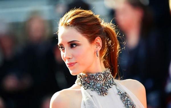 11. Cansu Dere  <br>  Arkeoloji