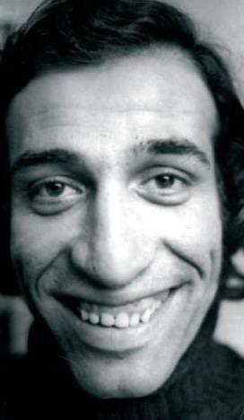 <p>KEMAL SUNAL</p> Temmuz 2000'de "Balalayka" filminin ekimine giderken uakta kalp krizi geirerek aramzdan ayrlan Kemal Sunal' unutmak mmkn deil. "Melek aban" her zaman yreimizde.