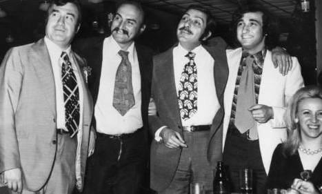 <p>CELAL AHN- ZTRK SERENGL- ORHAN BORAN- MJDAT GEZEN</p> Trk komedi dnyasnn  nl komedyeni ile bir nl sunucusu ayn kutlamada bir araya gelince, ortaya bu tarihi fotoraf kt (1970'lerin sonu).