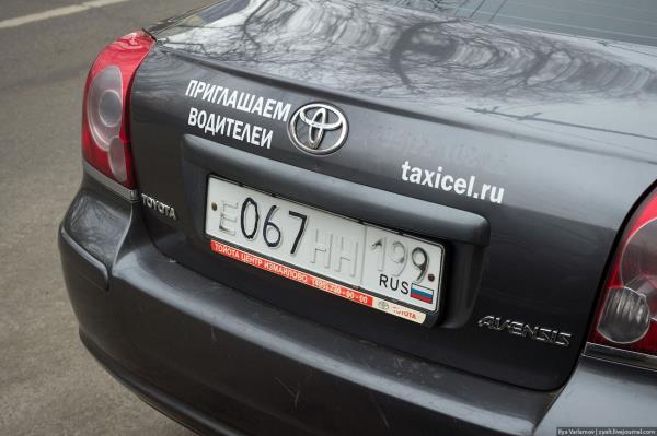 Geii boya ile plakalarn beyaza boyayan srcler, ceza yemekten kurtulmaya alyor...