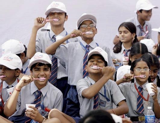 Hindistan'n 23 ayr ehrinde 150 bin renci ayn anda di fralad...