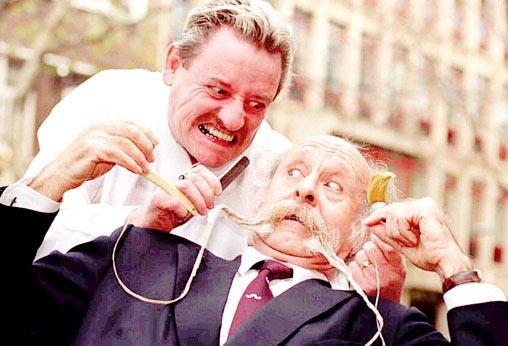 Tom Rodden, 1 saatte 278 insan tra edebilen "en hzl berber" olarak rekorlar kitabna girdi.