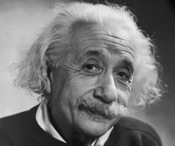 ALBERT EINSTEIN: Tavuun yolun karsna gemesi ya da yolun tavuun ayaklar altnda yer deitirmesi, tmyle sizin gsterdiiniz referansa baldr.