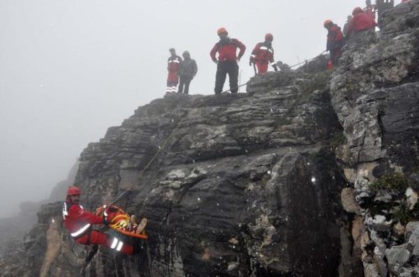 Tatbikatn baarl bir ekilde gerekletirildiini ve amacna ulaldn ifade eden Orgeneral Dndar, personele takdir belgesiyle eitli hediyeler verdi.