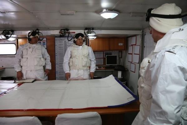 Dman etkisiz hale getirerek, Kartepe'yi kuatan Trk Silahl Kuvvetleri, Trk bayran gndere ekti.