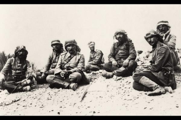 1332 Hicaz Kuvve-i Seferiyesi 1335 / Medine-i Mnevvere / Hicaz Kuvve-i Seferiyesi Kumandan Alisi Devletlu Fahreddin Paa Hazretlerine Arz ve Takdim / Harita Heyet-i Askeriyesinden Topograf ve Yzba Selahaddin / 30 Terinisani 1334 [30 Kasm 1918]