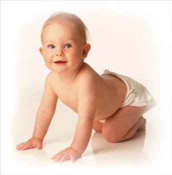 Farkllklar daha beikte balyor. Psikologlarn yapt klinik aratrmalara gre, bebekler ortalkta gezinip oyalanrken, kz bebekler zamanlarnn ounu evrelerini gzlemleyerek geiriyorlar.