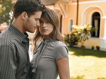 Dilbilimci Deborah Tannen&#8217;e gre, bir kadn konuurken &#8220;evet&#8221; derse bunun tek anlam, karsndakini dinlemekte olduu. Halbuki erkekler ayn szc, syleneni onaylamak amacyla kulanyorlar. Yanl anlamalara dikkat.