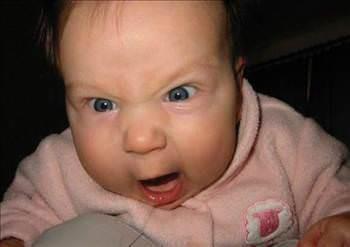 Erkekler kadnlardan agresif oluyorlar, hem de iki yandan itibaren. Anlalan bu da testosronla ilgili.!