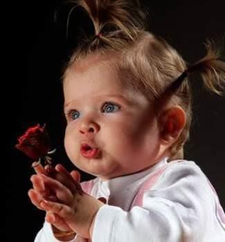 Kz ocuklar. Erkeklerden daha erken konuuyor.