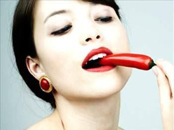 Kadnlar acya kar erkeklerden daha duyarl ama daha uzun sre dayanabiliyor acya.