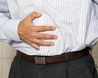 Kadnalar strese kar daha dayankl, daha az adrenalin salglyor ve tansiyonlar daha az ykseliyor. Bunun sebebi tarihe yatyor. Atalarmzn hayatlarn srdrmeleri, hatta hayatta kalmalar, erkeklerin rakiplerine ve av hayvanlarna kar srekli tetikte ce evik olmasna balyd. Gnmzde, erkekler kaslarndan ok daha beyinleriyle alyorlar, bununlar birlikte refleksleri deimedi. Sonu: Erkekler ok daha sk lsere yakalanyorlar.