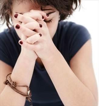 Ksmi fel geirdikten sonra konuma gl eken kadnlarn says erkeklerden ok daha az. Bu, daha nce szn ettiimiz, beynin iki yars arasndaki sk iletiimin yaratt avantajlardan biri. Beyinlerin felten etkilenmemi yarsyla kolayca konumay reniyorlar. Halbuki erkeklerde, konuma yetisi tamamen beynin sol yarsn ilgilendiriyor.