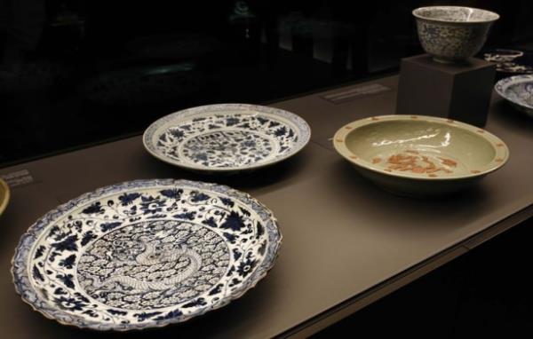 Konumalarn ardndan serginin kurdelesi Bakan elik tarafndan kesildi. Bakan elik mutfak ara gerelerinin sergilendii mzeyi gezip bilgi ald. Sergi alnn ardndan Topkap Saray avlusuna kurulan Osmanl yemekleri standn gezen elik yemekler hakknda da bilgi ald.