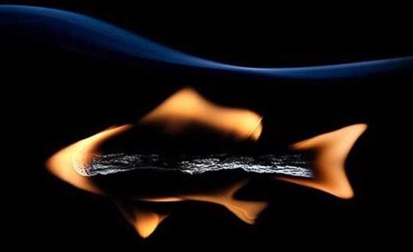 Yumurtay kaynatrken kabuklarnn atlamasndan rahatszsanz, yumurtay piirdiiniz suya yank kibrit p atn. Kabuklarn atlamasn engelleyecektir.