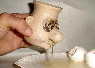 Yumurtann sarsn beyazndan ayrmakta kullanlan seramik malzemeden yaplm pratik bir alet