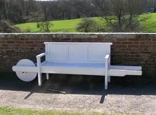 Tanabilir, tekerlekli bank.