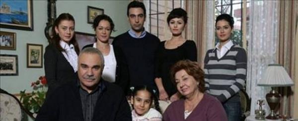 Yaprak Dkm dizisinin bir blmnde u hata gze arpt: Zanl hakknda tutuklama karar kyor. Ancak duruma 3 ay sonrasna erteleniyor oysa bu sre en fazla bir ay.