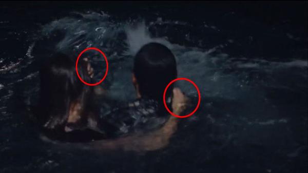 Ve eliyle san dzeltir...