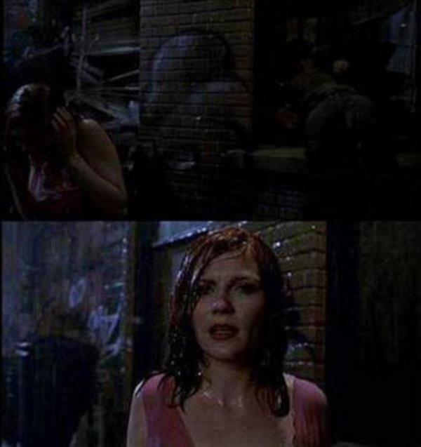 rmcek Adam- Camlar kendiliinden dzeliyor Mary Jane'in drt adamn saldrsna urad sahnede, rmcek Adam, ete elemanlarndan ikisini cama frlatyor ve cam krlyor. lk sahnedeki krk cam, sonraki karede kendiliinden dzeliyor.