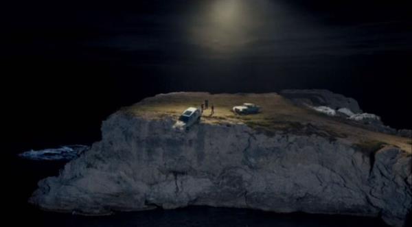 Barol karakteri gen kadnn denize atlma sahnesinde yaplan hatalar izleyicinin dikkatinden kamad...