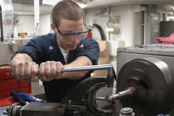 4- Metal ya da Plastik Makine isi<br>  2022 Ylnda D Oran: Yzde 6