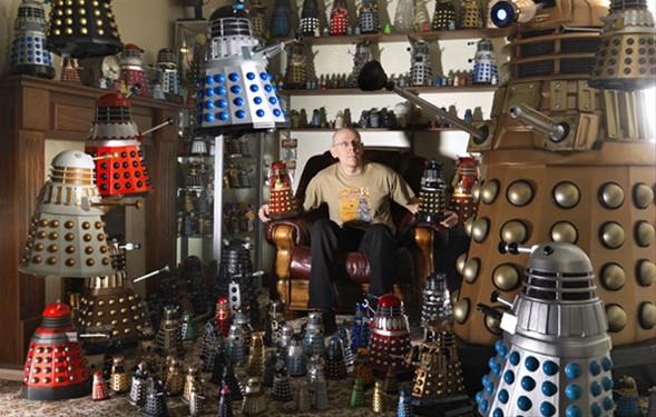 En byk "Dalek" koleksiyonu  <br>  BBC'nin nl dizisi Doctor Who'nun ba kts Dalek'in modellerinden oluan en byk koleksiyon ngiliz Rob Hull'a ait. 571 paralk koleksiyonun sahibi Hull'n Doctor Who dizisinin hayran olduunu sylemek ise maalesef mmkn deil