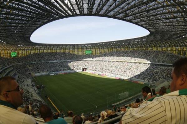 23- Polonya Ekstraklasa Ma� ba��na ortalama 8.280 seyirci