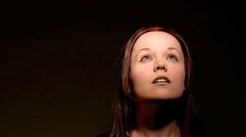 YUKARI BAKMA / Dini inanc ne olursa olsun, kiinin &#8216;yukardan' yardm beklediini gsteriyor.