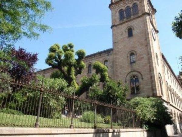 <p>spanya  </p>  <p>  Barcelona niversitesi  </p>  <p>  Dnya sralamas 120</p>