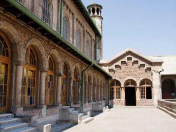 <p>ili  </p>  <p>  Pontifical Katolik niversitesi  </p>  <p>  Dnya sralamas: 450 </p>