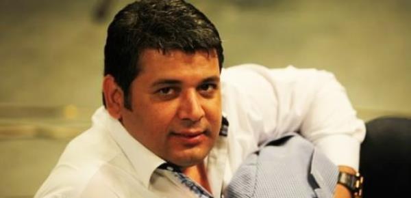 Ankaral Namk ismiyle tannan sanat Namk Uurlu oturduu apartmann 7'nci katndan derek hayatn kaybetti.