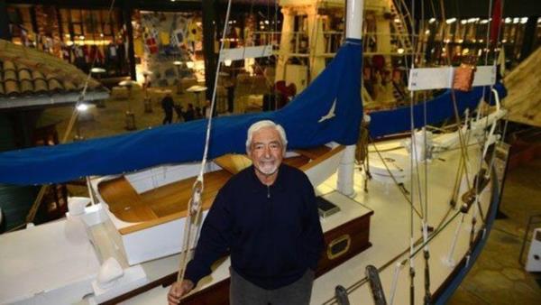 stanbul'da 1928 ylnda doan Sadun Boro'nun ocukluk ve genlik yllar Caddebostan ve Marmara kylarnda geti. Denizcilik hayatna nce sandalla balad; liseye getii yllarda ilk yelkenli teknesine sahip oldu.