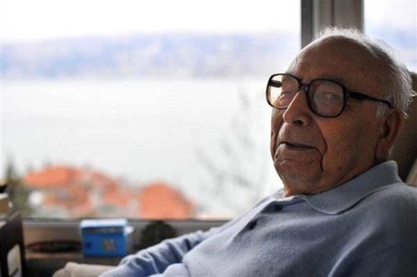 Nfus czdanna ancak ilkokulda sahip olabilen Yaar Kemal'in doum tarihi kaytlara 1926 olarak geti. Yaar Kemal, "romanlarnn lkesi" ukurova'da, roman gibi bir ocukluk geirdi.